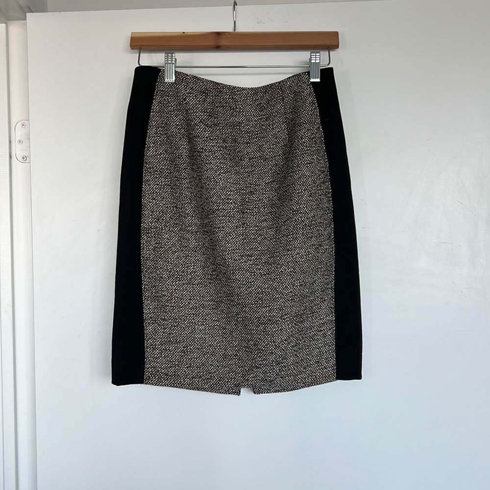 Note house black market tweed skirt